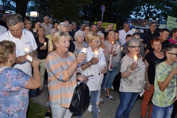 Gorąco przed płońskim sądem [FOTO-VIDEO]