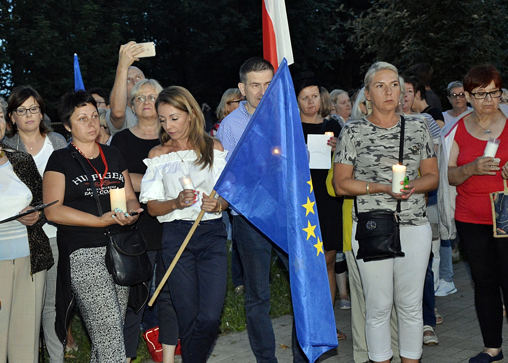 Gorąco przed płońskim sądem [FOTO-VIDEO]