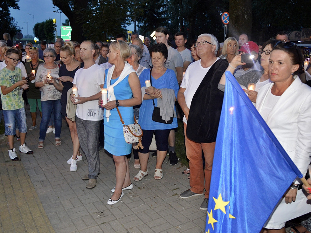 Gorąco przed płońskim sądem [FOTO-VIDEO]