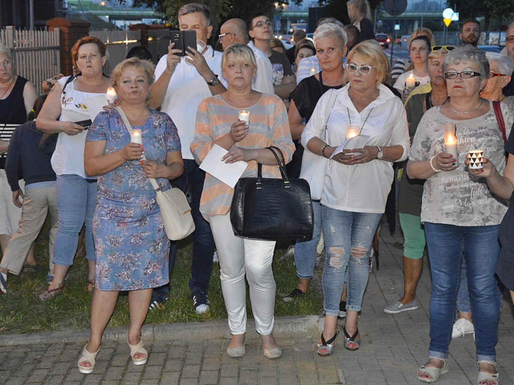 Gorąco przed płońskim sądem [FOTO-VIDEO]