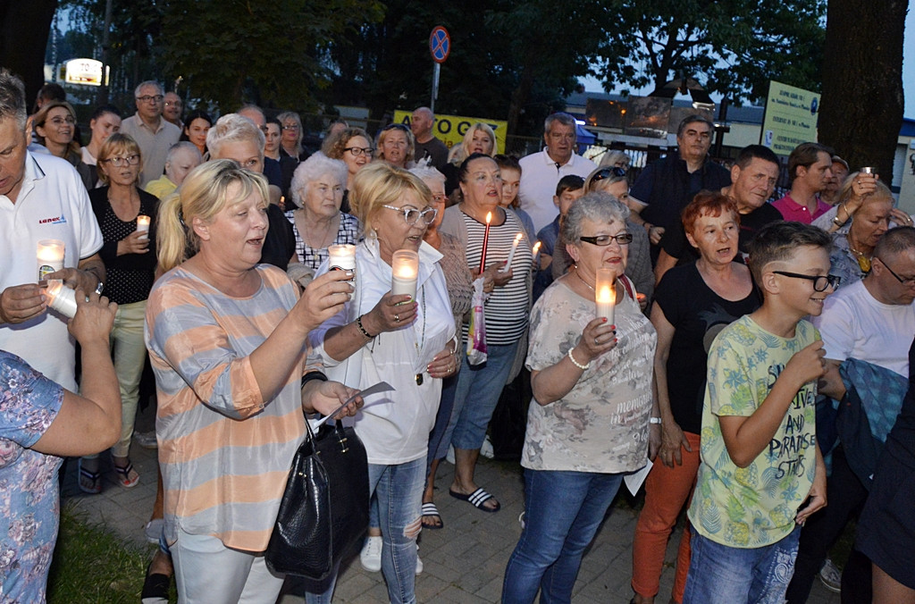 Gorąco przed płońskim sądem [FOTO-VIDEO]