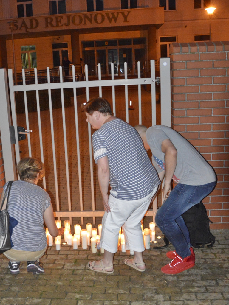 Gorąco przed płońskim sądem [FOTO-VIDEO]