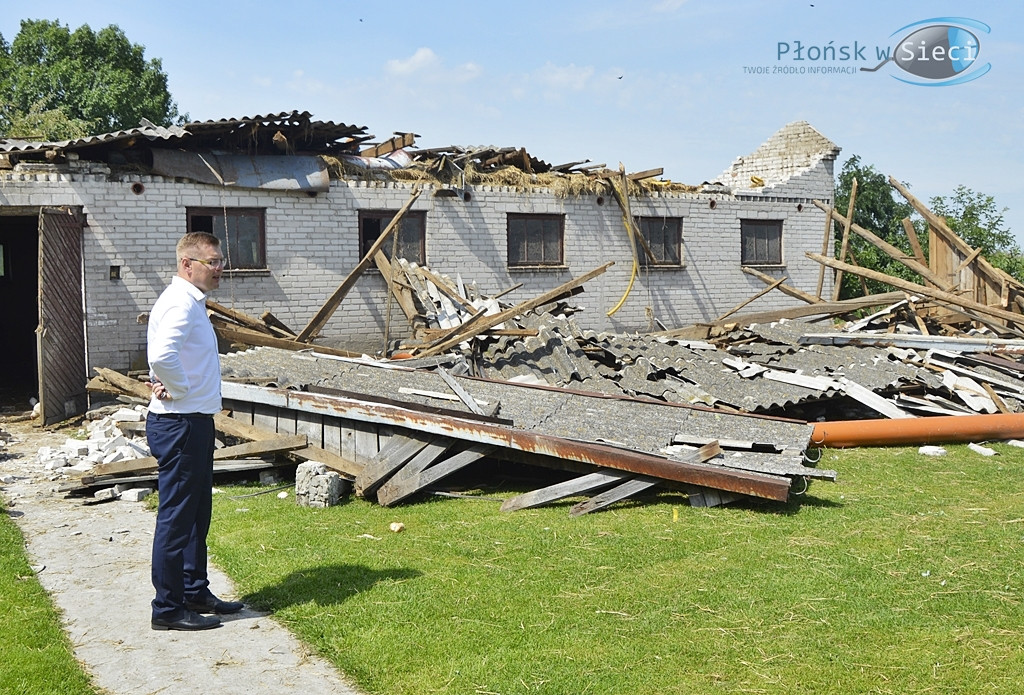 Żywioł uderzył w Dzierzążnię. Skala zniszczeń jest duża FOTORELACJA