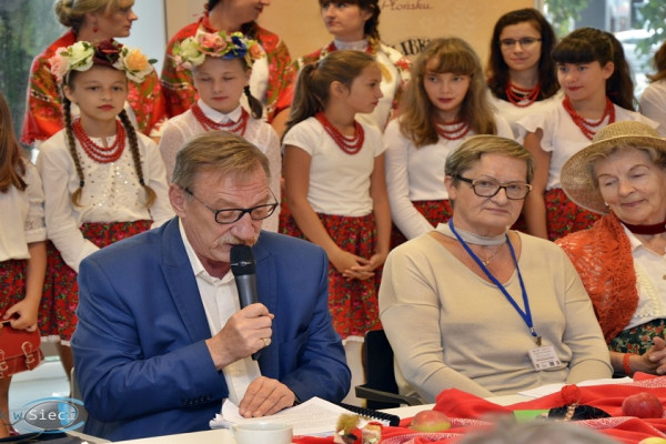 Cóż tam, panie, w polityce? Chińcyki trzymają się mocno!? Płońszczanie przy weselnym stole [FOTORELACJA]
