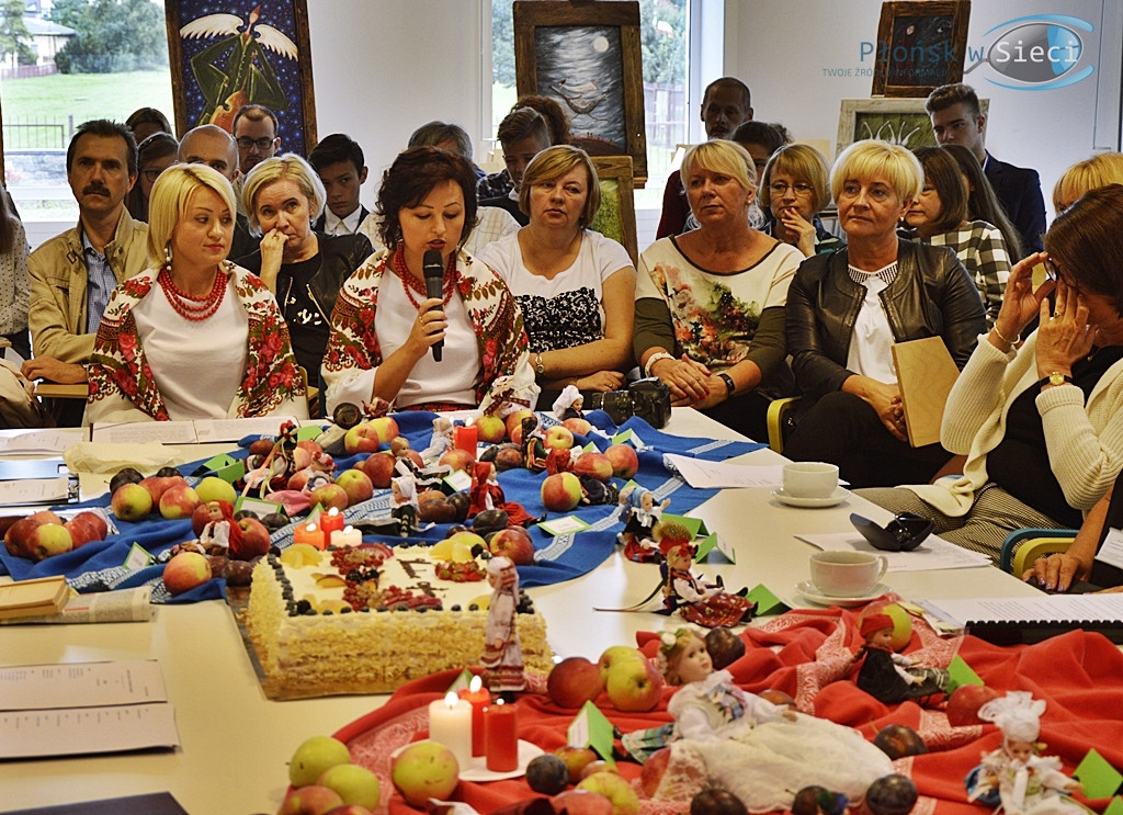 Cóż tam, panie, w polityce? Chińcyki trzymają się mocno!? Płońszczanie przy weselnym stole [FOTORELACJA]