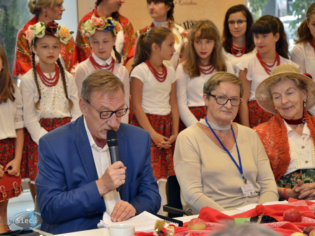 Cóż tam, panie, w polityce? Chińcyki trzymają się mocno!? Płońszczanie przy weselnym stole [FOTORELACJA]