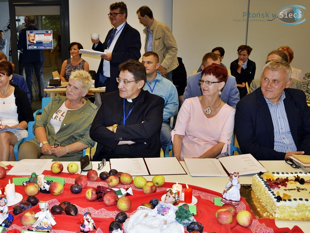 Cóż tam, panie, w polityce? Chińcyki trzymają się mocno!? Płońszczanie przy weselnym stole [FOTORELACJA]