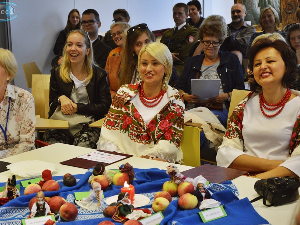 Cóż tam, panie, w polityce? Chińcyki trzymają się mocno!? Płońszczanie przy weselnym stole [FOTORELACJA]