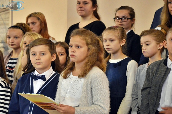 Szkolny hołd dla wielkiego patrona [FOTORELACJA]