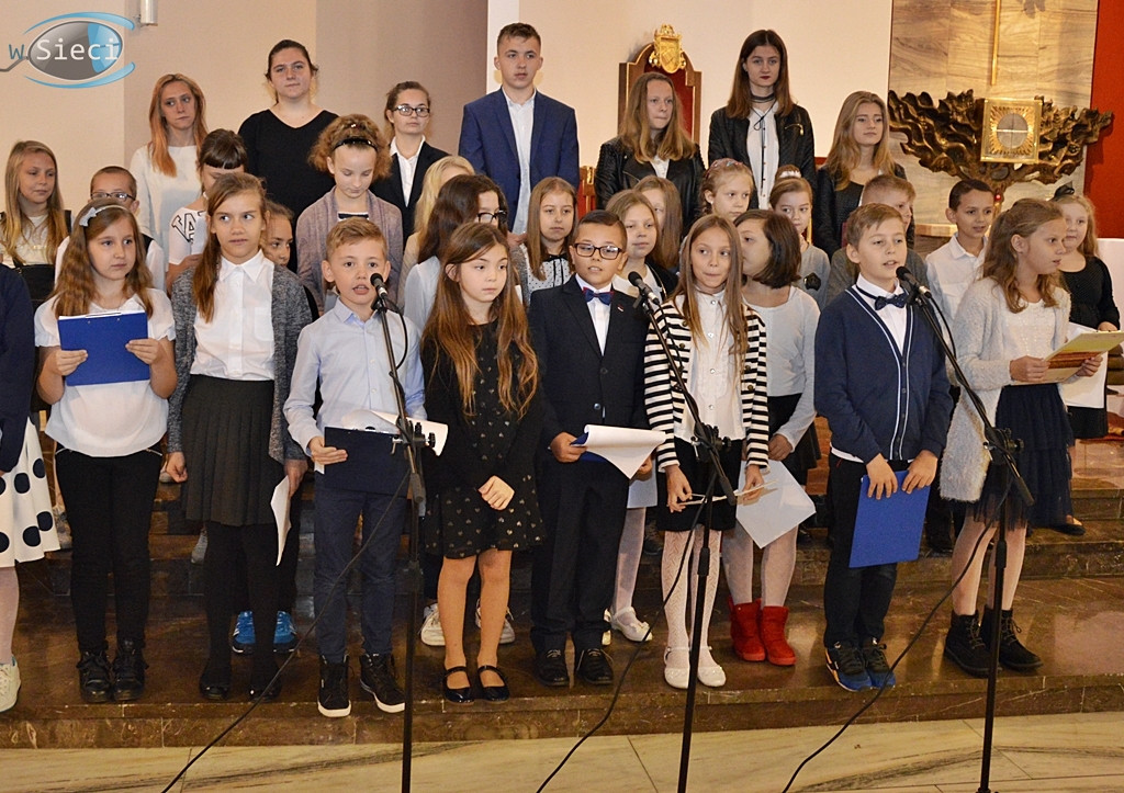 Szkolny hołd dla wielkiego patrona [FOTORELACJA]