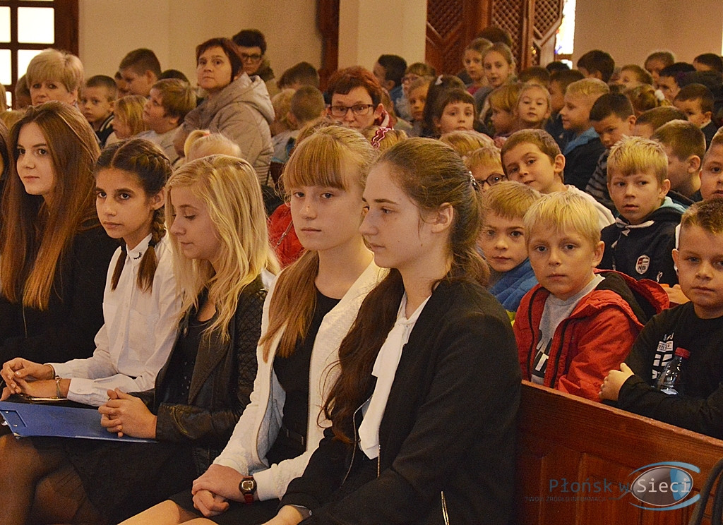 Szkolny hołd dla wielkiego patrona [FOTORELACJA]