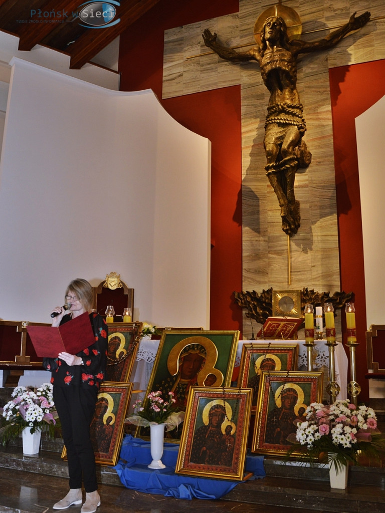 Szkolny hołd dla wielkiego patrona [FOTORELACJA]