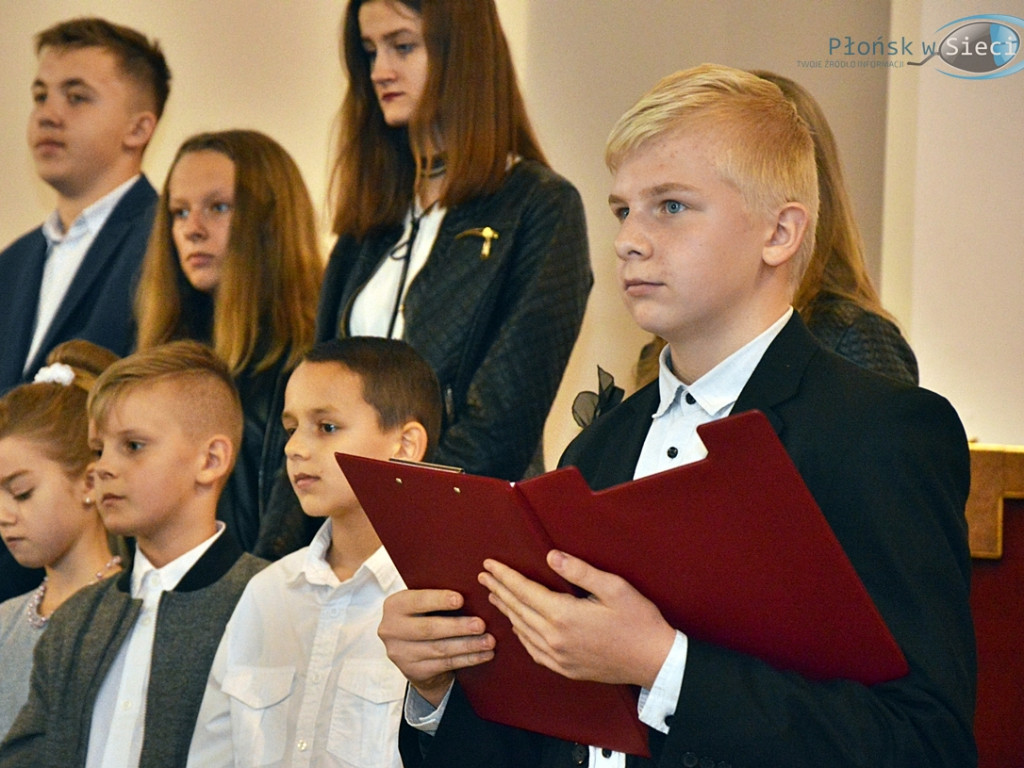 Szkolny hołd dla wielkiego patrona [FOTORELACJA]