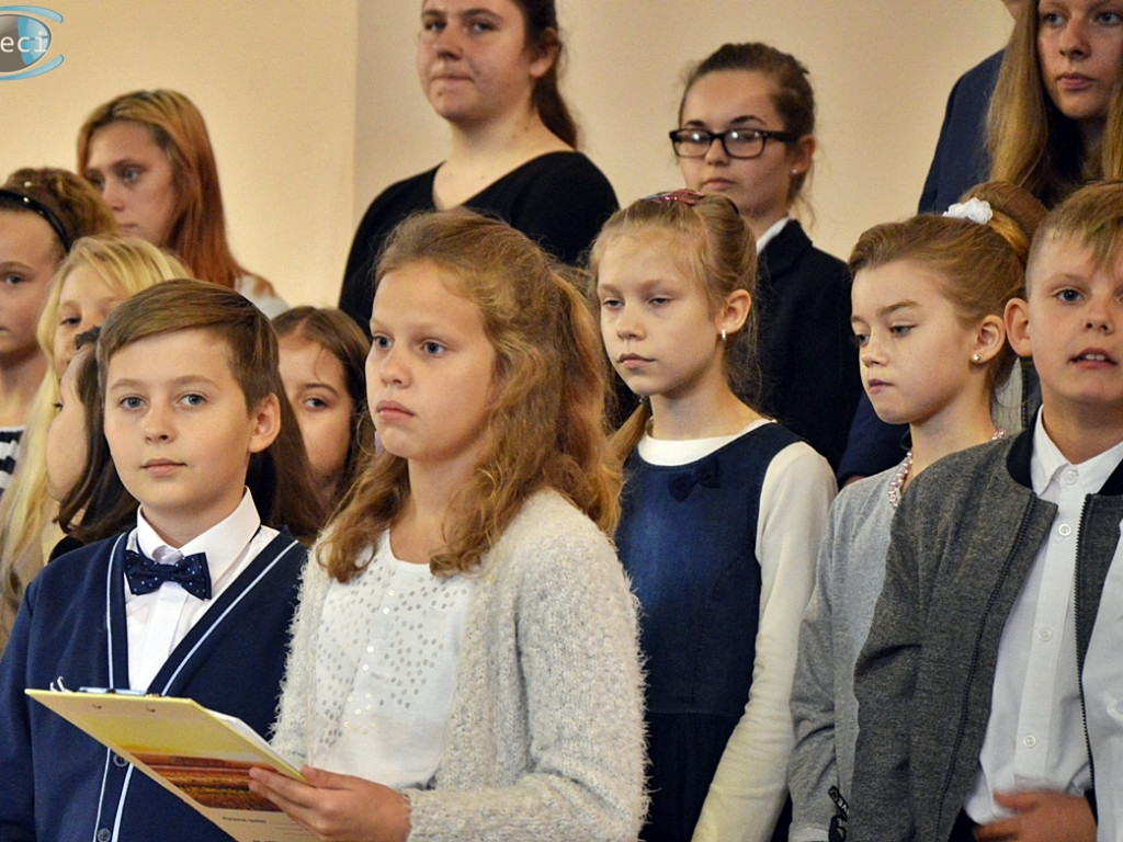 Szkolny hołd dla wielkiego patrona [FOTORELACJA]