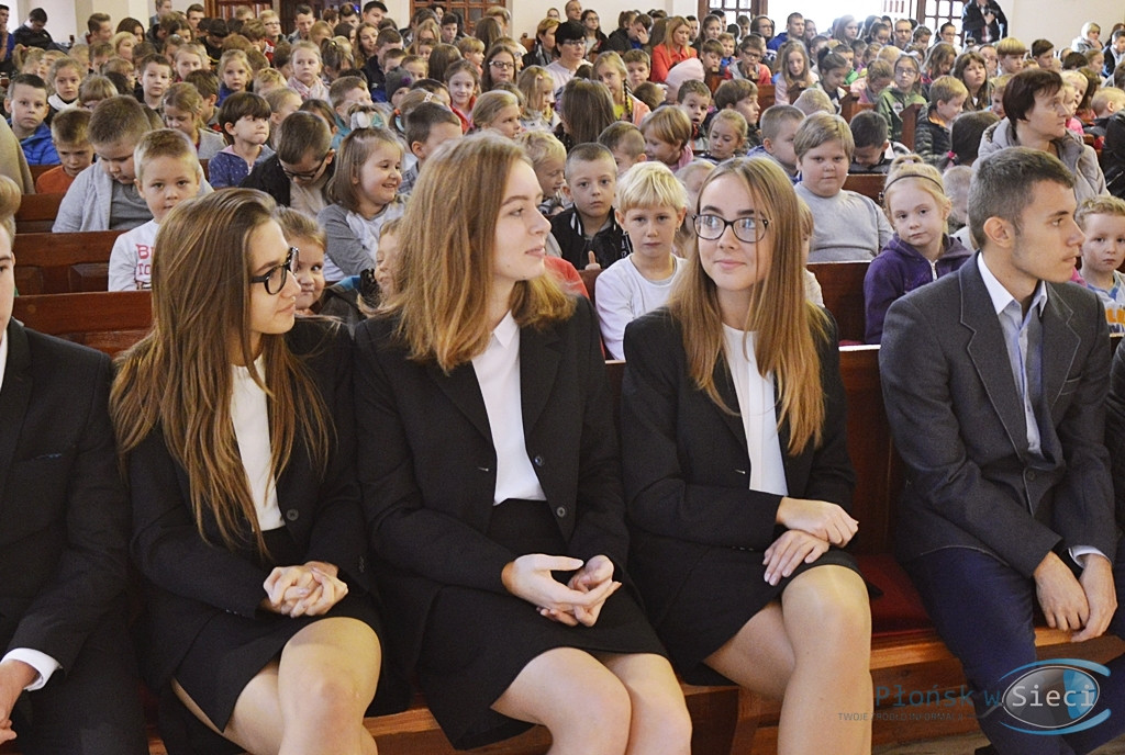 Szkolny hołd dla wielkiego patrona [FOTORELACJA]