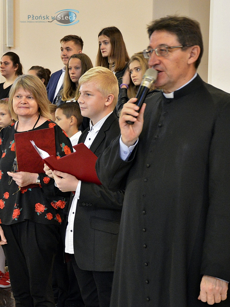 Szkolny hołd dla wielkiego patrona [FOTORELACJA]