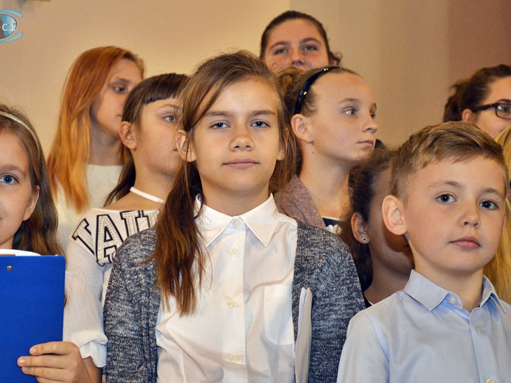 Szkolny hołd dla wielkiego patrona [FOTORELACJA]