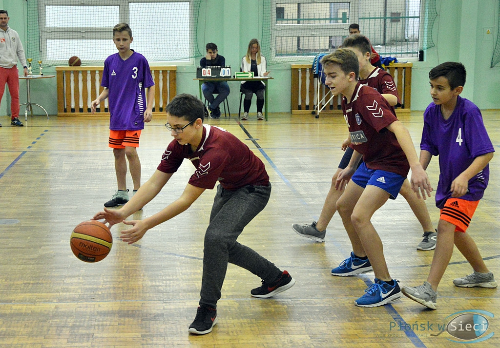 Szkolny basket z okazji Mikołajek [FOTO]