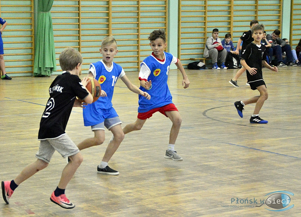 Szkolny basket z okazji Mikołajek [FOTO]