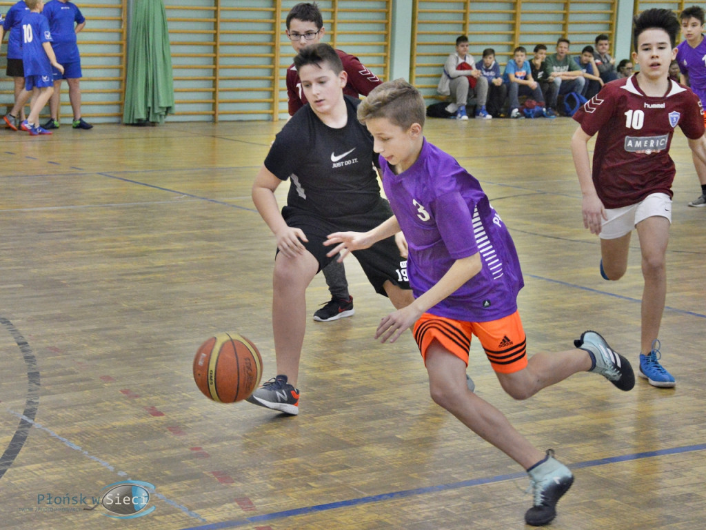 Szkolny basket z okazji Mikołajek [FOTO]