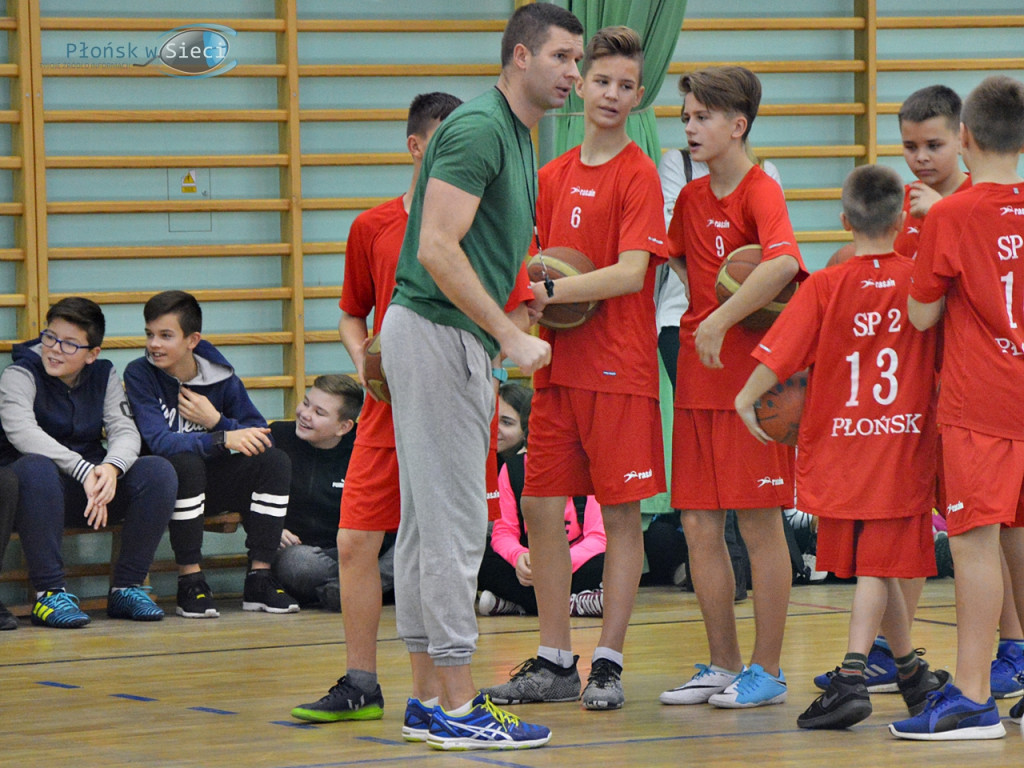 Szkolny basket z okazji Mikołajek [FOTO]