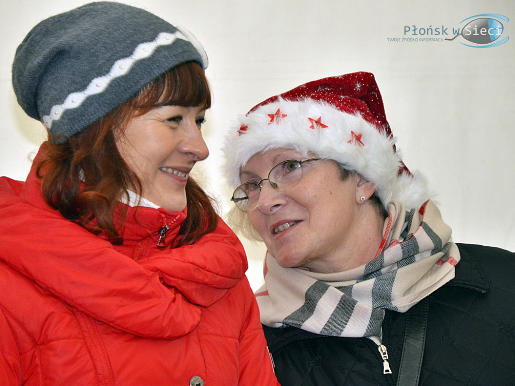 Wigilijne serca ponownie otwarte. Tłumy pod namiotem na płońskim rynku [FOTORELACJA]