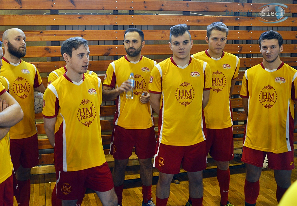 Futsalowe zakończenie roku - grad goli i szampan z życzeniami [FOTO]
