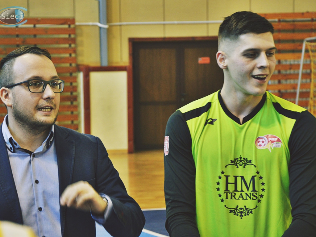 Futsalowe zakończenie roku - grad goli i szampan z życzeniami [FOTO]