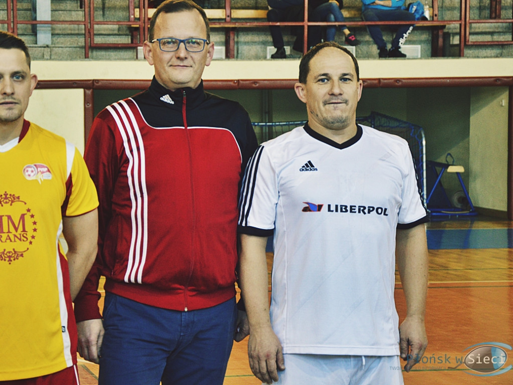 Futsalowe zakończenie roku - grad goli i szampan z życzeniami [FOTO]
