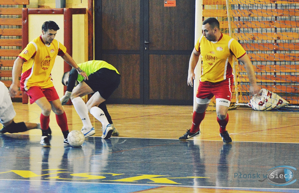 Futsalowe zakończenie roku - grad goli i szampan z życzeniami [FOTO]