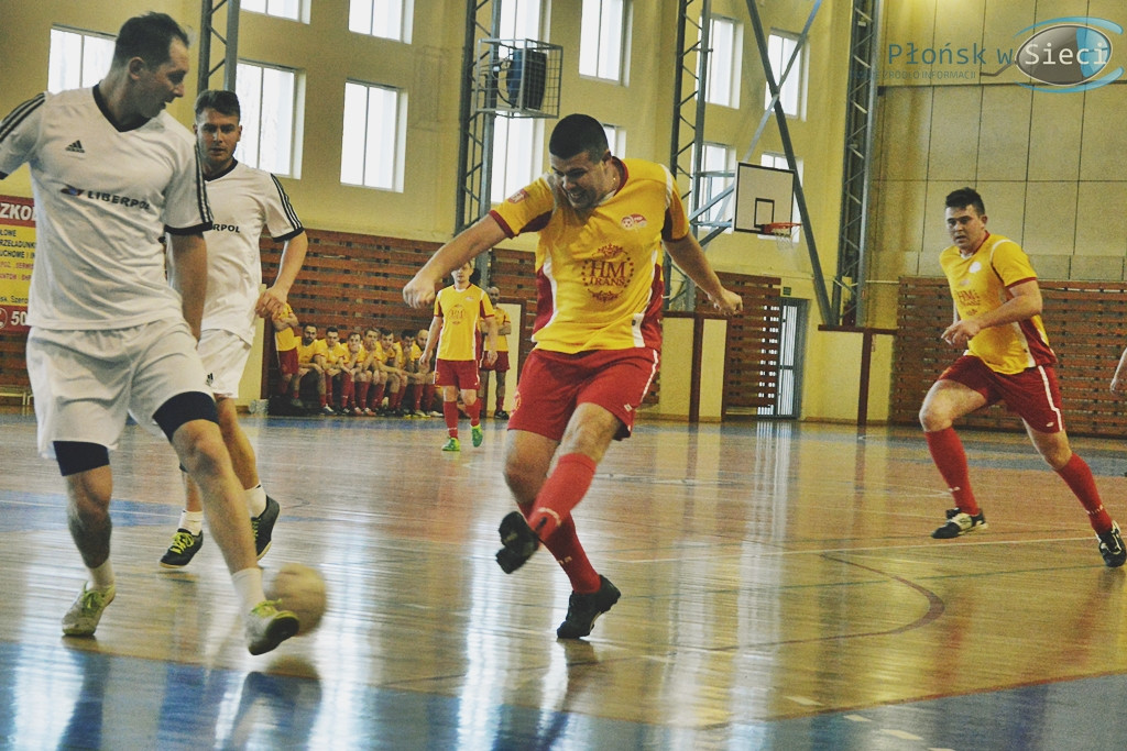 Futsalowe zakończenie roku - grad goli i szampan z życzeniami [FOTO]