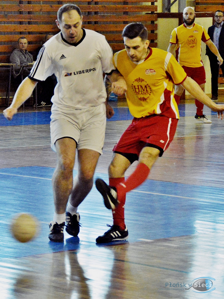Futsalowe zakończenie roku - grad goli i szampan z życzeniami [FOTO]