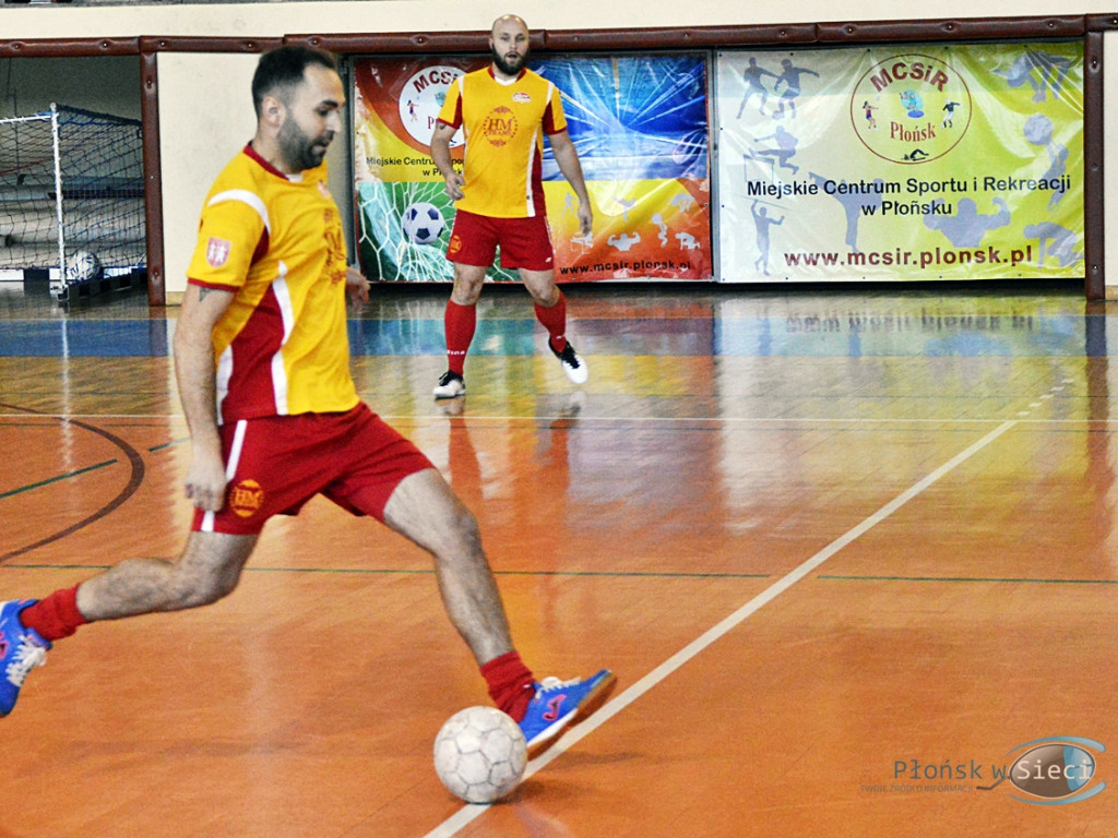 Futsalowe zakończenie roku - grad goli i szampan z życzeniami [FOTO]