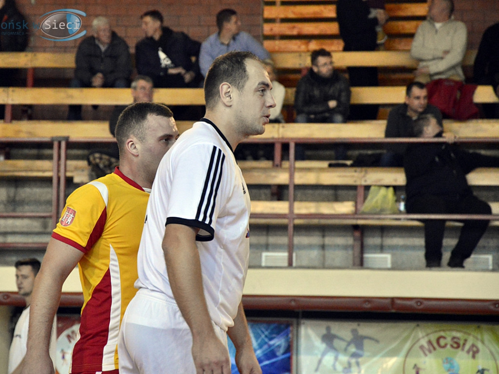 Futsalowe zakończenie roku - grad goli i szampan z życzeniami [FOTO]