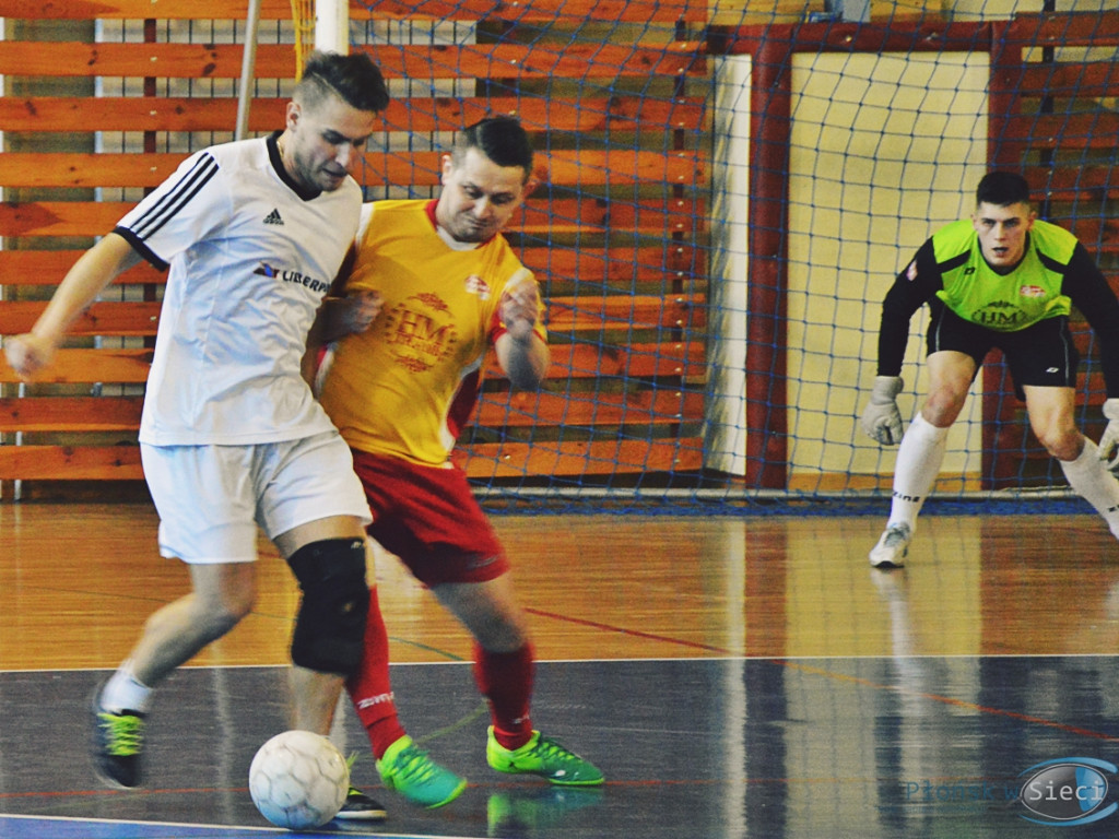 Futsalowe zakończenie roku - grad goli i szampan z życzeniami [FOTO]