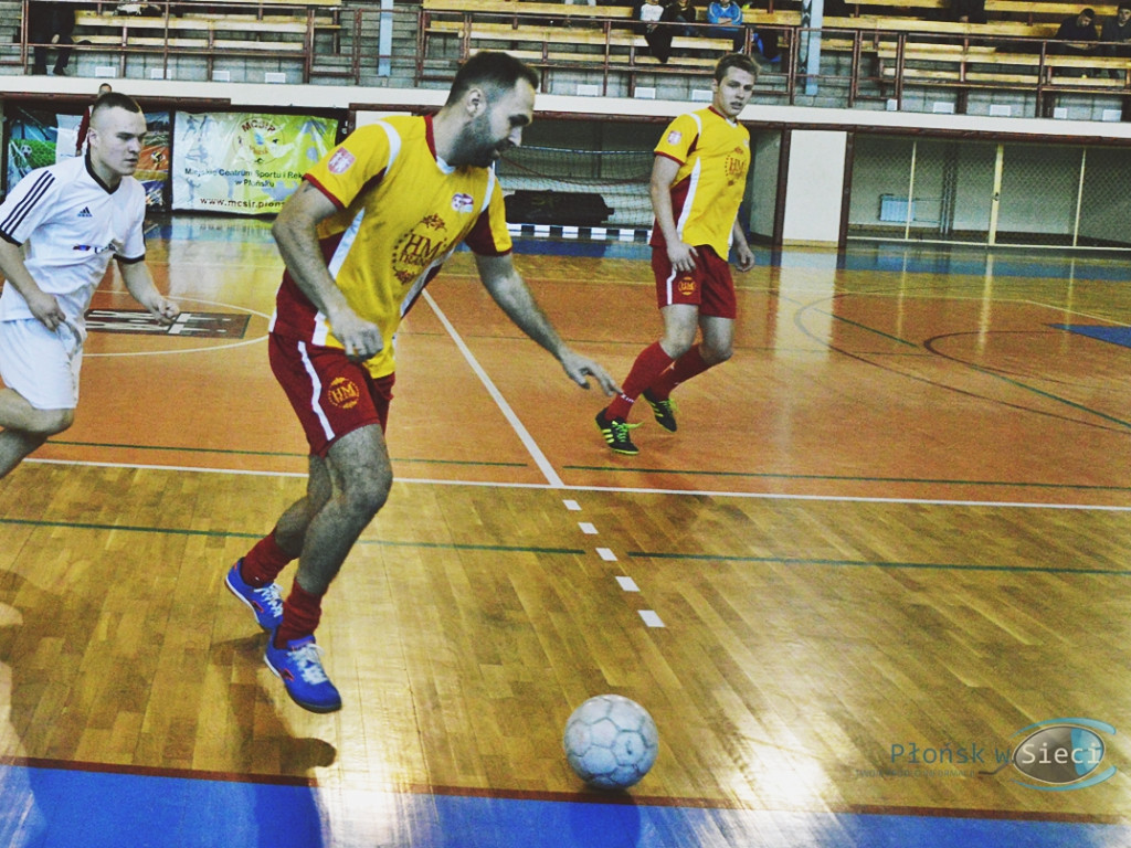 Futsalowe zakończenie roku - grad goli i szampan z życzeniami [FOTO]