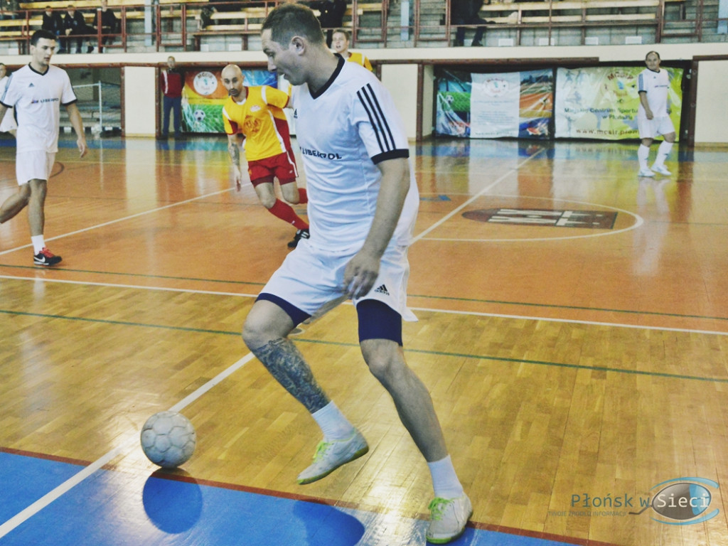 Futsalowe zakończenie roku - grad goli i szampan z życzeniami [FOTO]