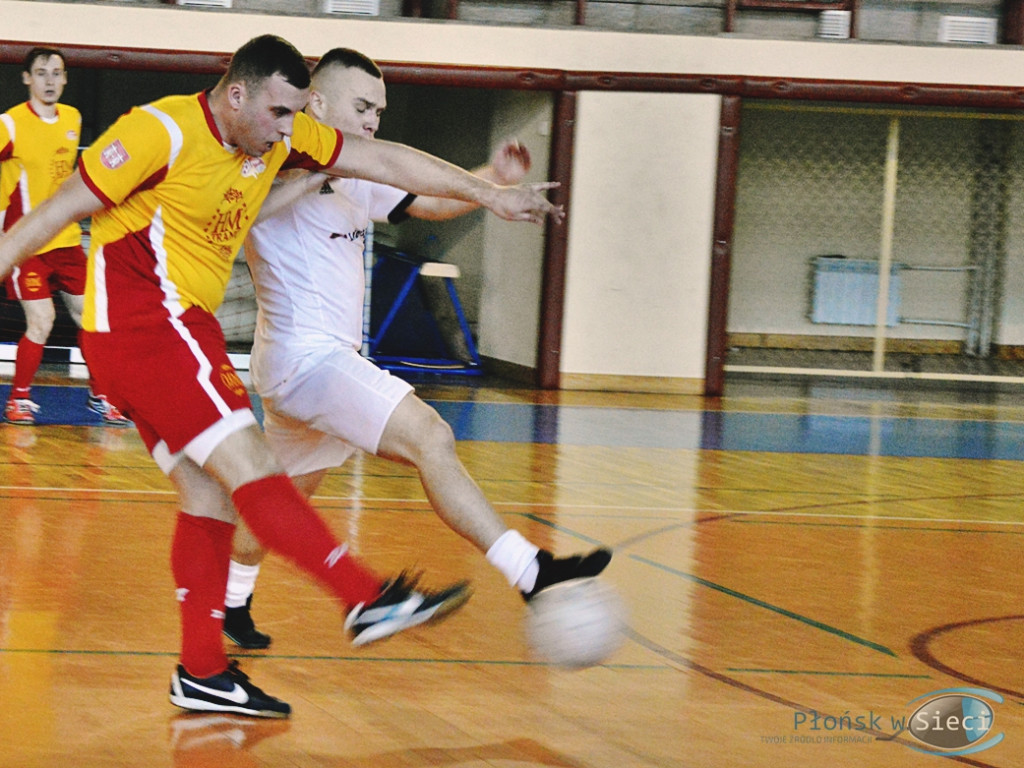 Futsalowe zakończenie roku - grad goli i szampan z życzeniami [FOTO]
