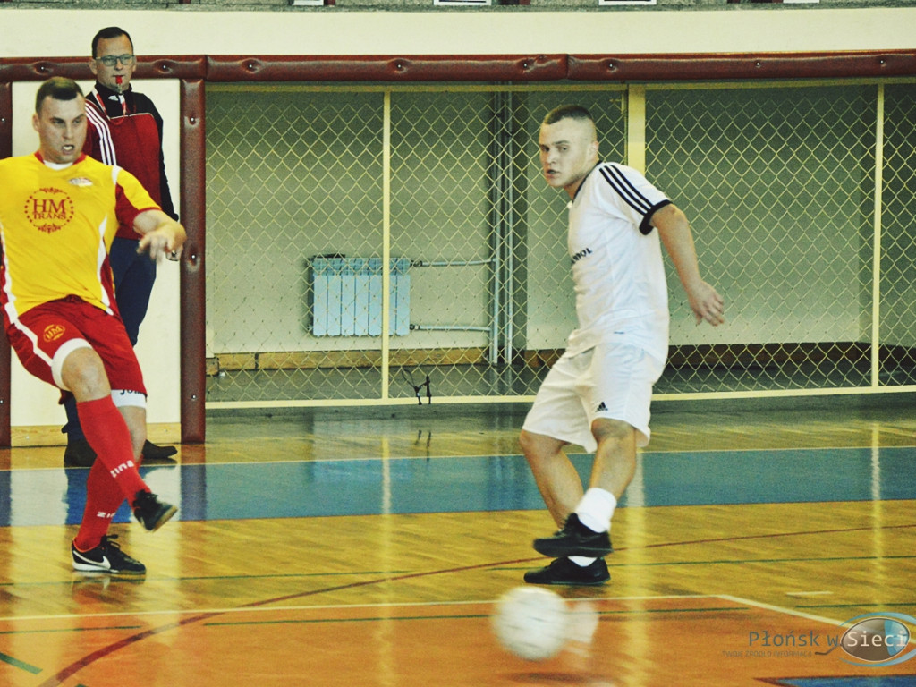 Futsalowe zakończenie roku - grad goli i szampan z życzeniami [FOTO]