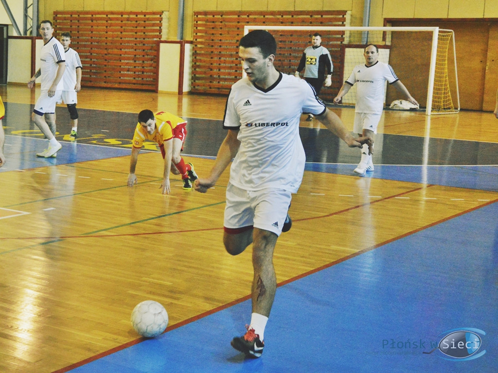 Futsalowe zakończenie roku - grad goli i szampan z życzeniami [FOTO]