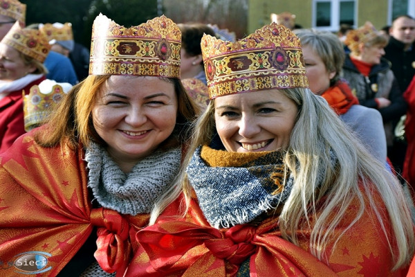 Przemierzali drogę do nowo narodzonego Jezusa ciągnikami [FOTORELACJA]