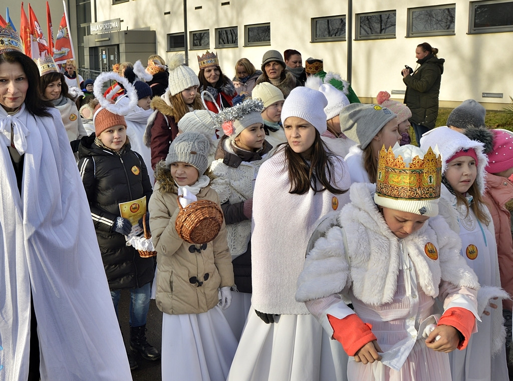 Przemierzali drogę do nowo narodzonego Jezusa ciągnikami [FOTORELACJA]