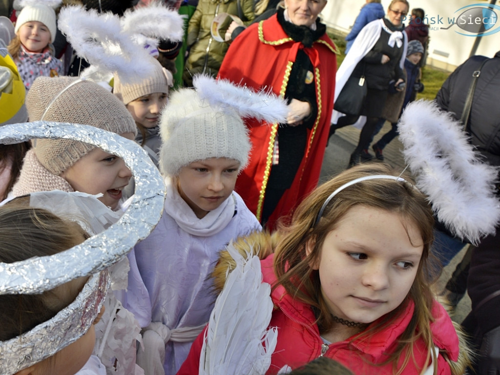Przemierzali drogę do nowo narodzonego Jezusa ciągnikami [FOTORELACJA]
