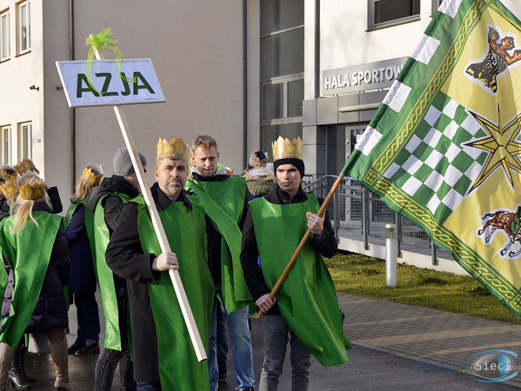 Przemierzali drogę do nowo narodzonego Jezusa ciągnikami [FOTORELACJA]