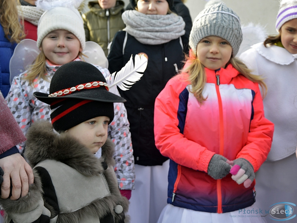 Przemierzali drogę do nowo narodzonego Jezusa ciągnikami [FOTORELACJA]