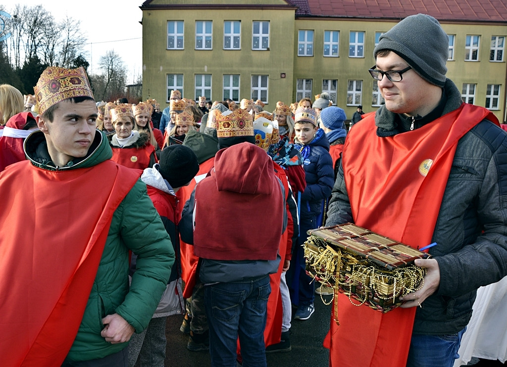 Przemierzali drogę do nowo narodzonego Jezusa ciągnikami [FOTORELACJA]