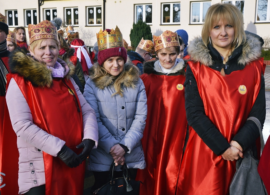 Przemierzali drogę do nowo narodzonego Jezusa ciągnikami [FOTORELACJA]