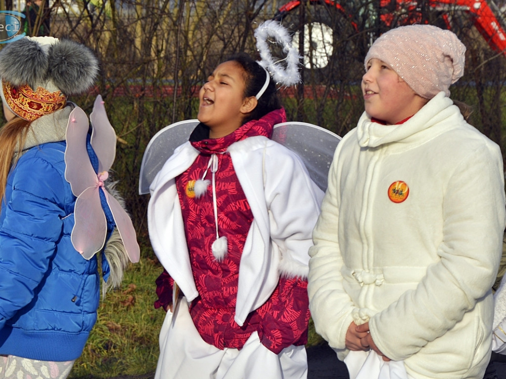 Przemierzali drogę do nowo narodzonego Jezusa ciągnikami [FOTORELACJA]