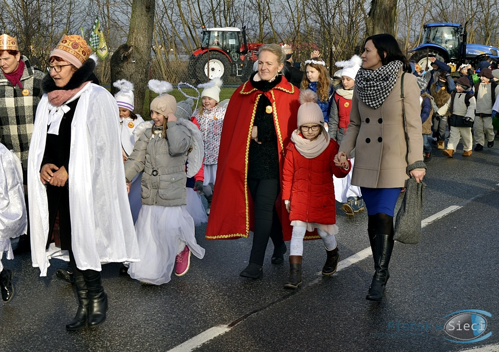 Przemierzali drogę do nowo narodzonego Jezusa ciągnikami [FOTORELACJA]