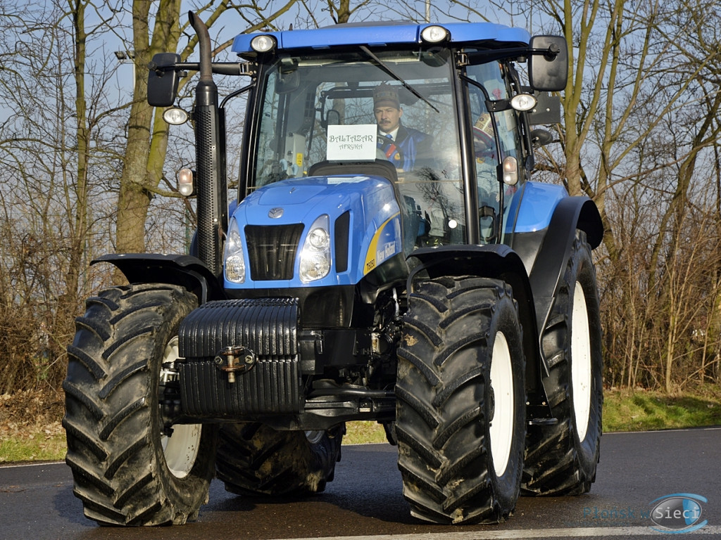 Przemierzali drogę do nowo narodzonego Jezusa ciągnikami [FOTORELACJA]